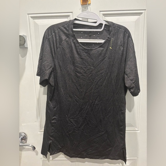 Lululemon Textured Training Short Sleeve Shirt in Heathered Black m - Picture 3 of 4